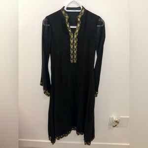 Pakistani / Indian shalwar kameez dress